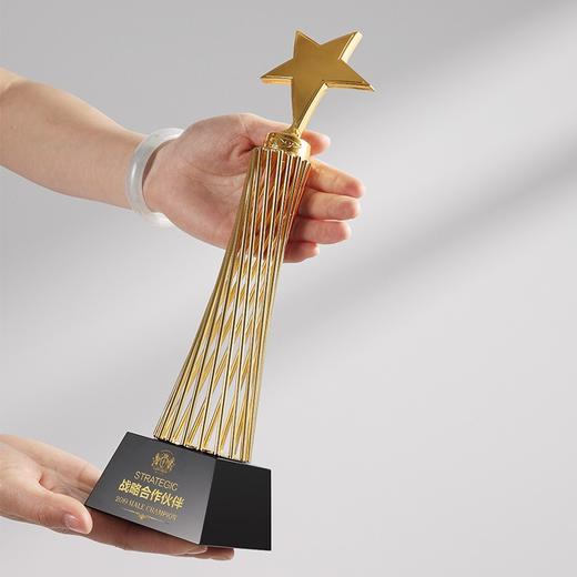 金属水晶奖杯定制五角星大拇指公司企业优秀员工年会颁奖纪念品 商品图4