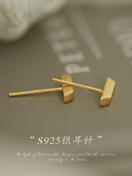 Oflye潮流饰品 小金条撞色原创设计耳钉女简约风不对称T形耳饰耳环女 商品图3