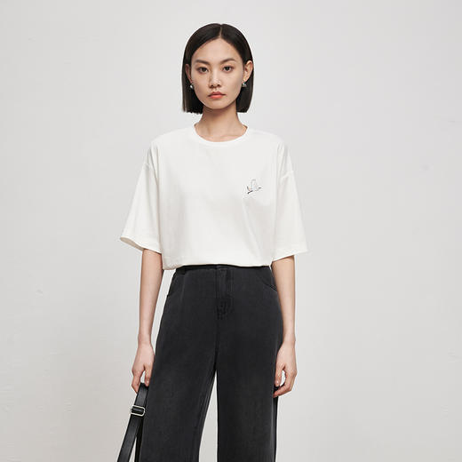 IN AND ON53309夏新款落肩短袖宽松T恤女简约休闲桑蚕丝仙鹤印花上衣女 商品图5