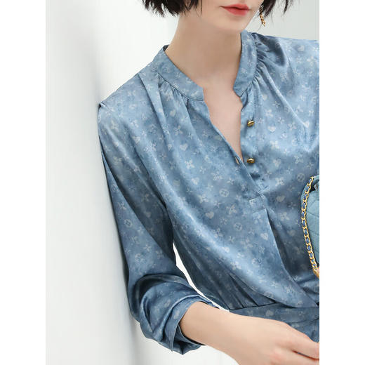 COCOBELLA渲染牛仔色印花衬衫裙女夏丝滑缎面通勤连衣裙FR922 商品图4