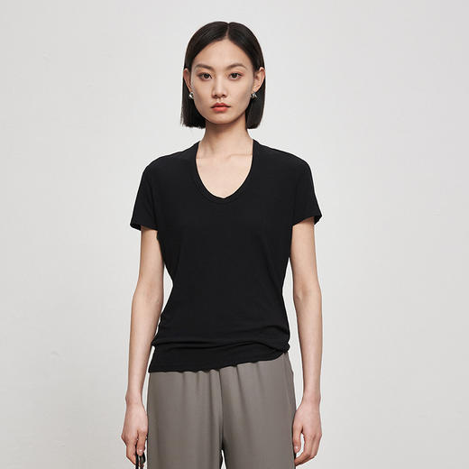 IN AND ON53345夏新款女短袖桑蚕丝T恤正肩凉感纯色圆领显瘦休闲上衣 商品图2