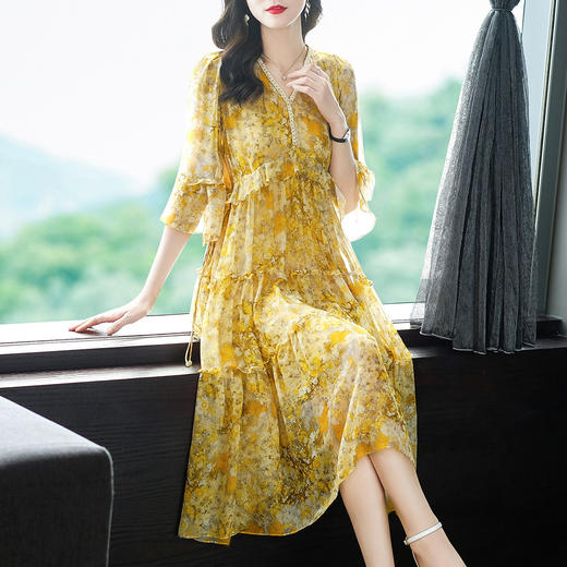 WWM 78009桑蚕丝两件套裙重工订珠碎花真丝连衣裙 商品图1