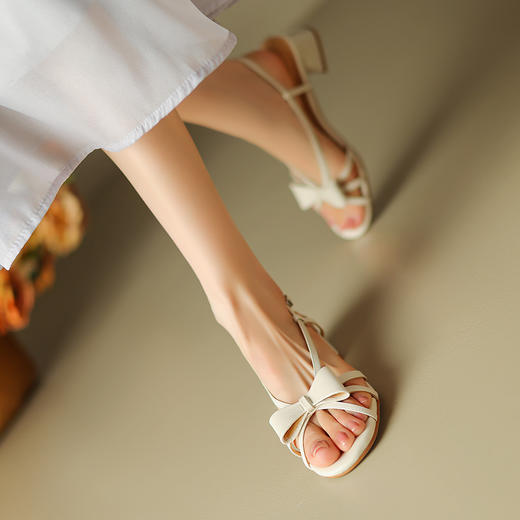优雅百搭，真皮蝴蝶结粗跟凉鞋HB-Z515 商品图1