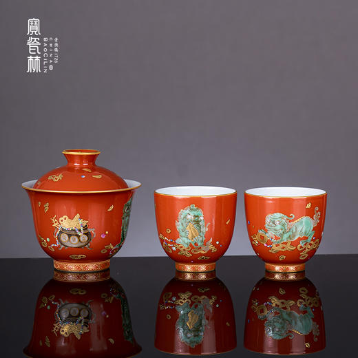 矾红地五彩描金招财进宝貔貅纹一盖碗两杯 商品图0