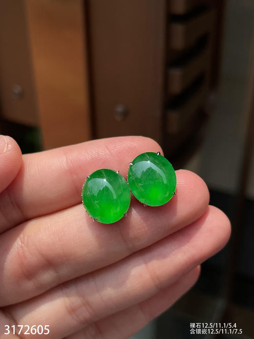 老坑高冰阳艳绿蛋面耳钉【3172605】具体价格微信咨询 商品图8