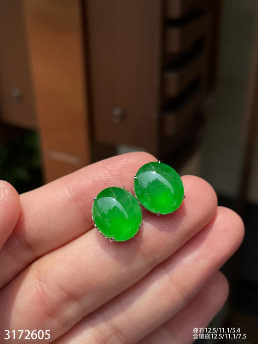 老坑高冰阳艳绿蛋面耳钉【3172605】具体价格微信咨询 商品图3