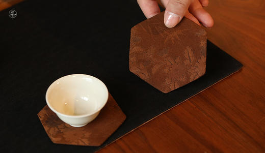 知舍香云纱 六角杯垫正反两用 8*9cm 商品图0