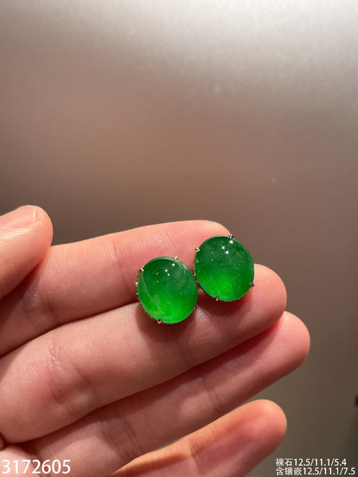 老坑高冰阳艳绿蛋面耳钉【3172605】具体价格微信咨询 商品图0