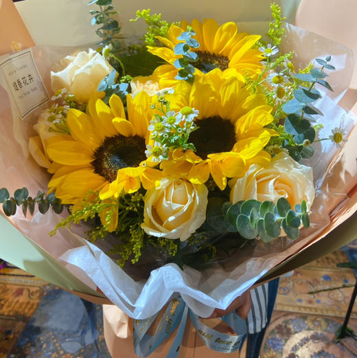 【浪漫小时光】蜜桃雪山➕向日葵小美好精品花束 商品图0