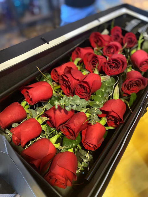【典藏挚爱】经典礼盒19朵丝绒玫瑰高大上礼盒 商品图1