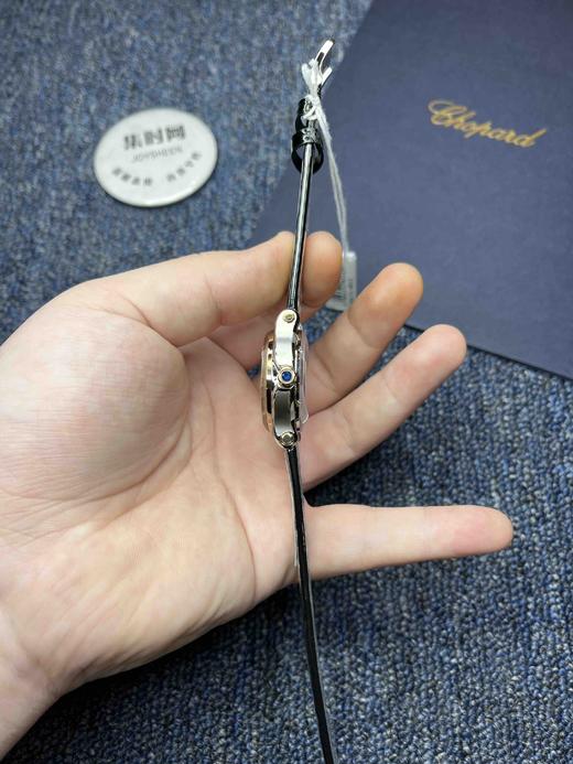 萧邦快乐钻系列机械腕表 快乐钻（HAPPY DIAMONDS）表盘直径 中号30mm5钻
搭载2892-2全自动机械机芯 商品图5