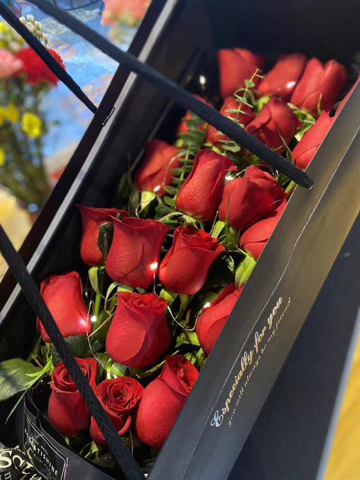 【典藏挚爱】经典礼盒19朵丝绒玫瑰高大上礼盒 商品图2