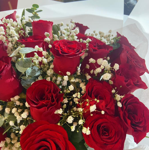 【心有所爱】21朵丝绒玫瑰加满天星大气花束 商品图2