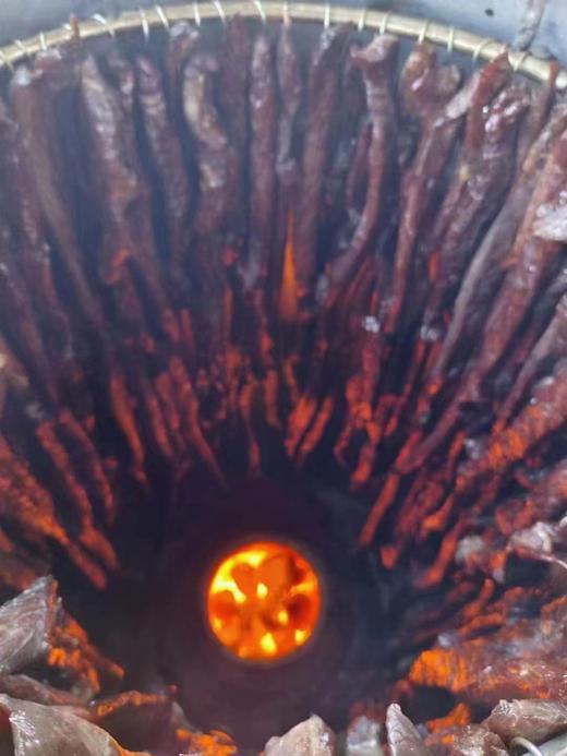 【包邮到家｜内蒙风干碳烤牛肉干】内蒙古特产，被誉为“成吉思汗的行军粮”｜源于蒙古铁骑的战粮，携带方便，有丰富的营养｜选用大草原优质无污染新鲜牛肉，结合蒙古传统手工与现代先进工艺制作而成。 商品图5