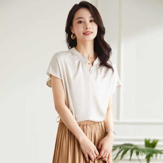【多色可选】罗蒙夏季轻薄透气微弹力短袖衬衫女士休闲百搭V领短袖衬衣 商品图6