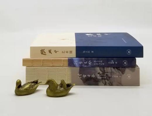 《借古开今：张大千的艺术之旅》《形象之外：张大千的生活与艺术》《张大千艺术圈》，冯幼衡、包立民等著，三联书店2019年一版一印，三册总定价：214，售价80元。品相95成。 商品图1