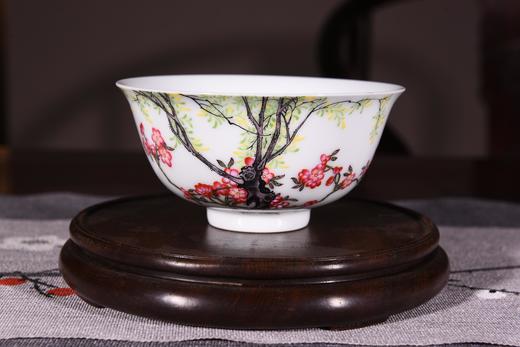 珐琅彩杏林春燕碗 商品图0
