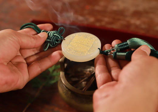 天然岫玉福文挂件，出行安康，车挂，家居挂件 商品图5