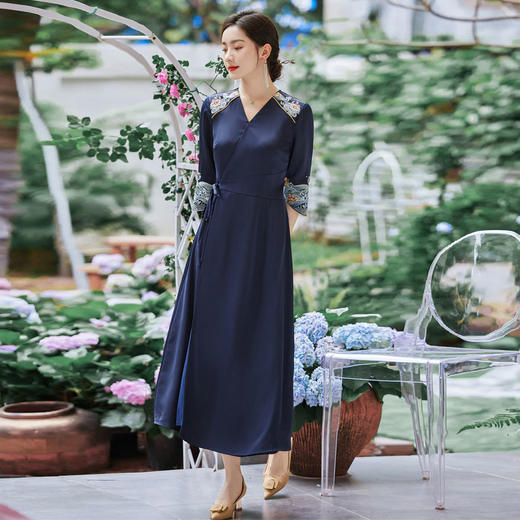 FLZD-2362夏季新款气质休闲V领绑带绣花连衣裙修身显瘦女2362 商品图9