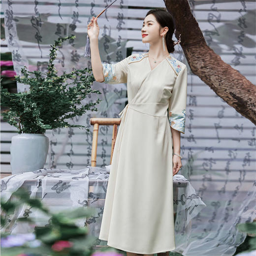 FLZD-2362夏季新款气质休闲V领绑带绣花连衣裙修身显瘦女2362 商品图2