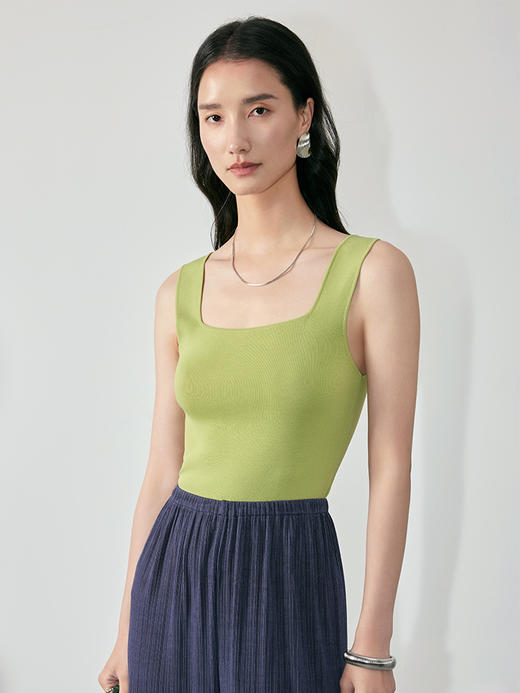 IN AND ON53456女士夏季新款背心打底凉感冰曲U领针织百搭宽松显瘦上衣 商品图5