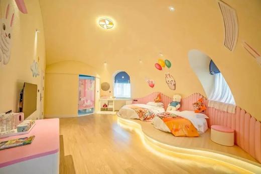 夏季特惠❗️周末不加价【绵阳罗浮山·童梦欢乐小屋】
💡西南独有馒头小屋 童趣满满
💰688元=主题大床房套餐
✔️2大1小早餐、温泉等N多游玩项目 商品图7