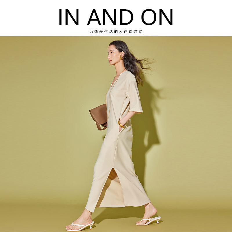 IN AND ON53428夏季新款女V领连衣裙垂感显瘦宽松简约气质开衩长裙