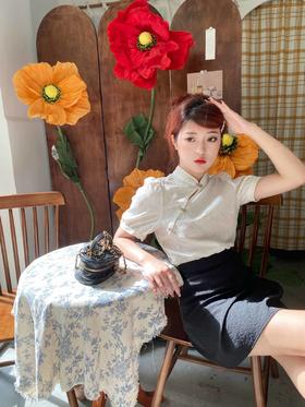 周末的探店LOOK就穿这套了~