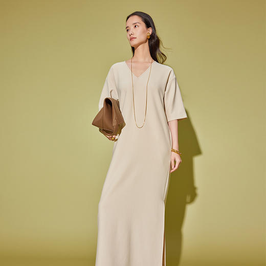 IN AND ON53428夏季新款女V领连衣裙垂感显瘦宽松简约气质开衩长裙 商品图2