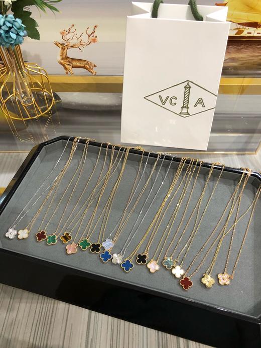 VCA四叶草系列 精品硬货 同步正品细节打造  正品切割cnc工艺龙虾扣 尾圈焊接工艺 粗链非常有k金质感  每一片四叶草都是选用上等材料  非常值得推荐！ 商品图0