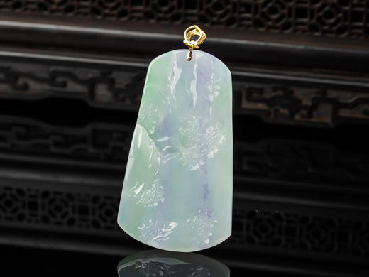 D428006 翡翠春彩山水牌  种水细腻，春彩漂亮，雕刻静止，设计新颖 尺寸：57.2*32*5mm 特价：1780 商品图6