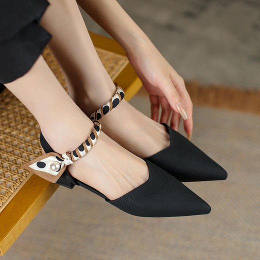 品质好货| Safiya索菲娅2023新款二层牛皮一脚蹬丝带尖头低跟单鞋SF31115774 商品图0