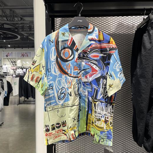 【L/XL断码】李宁2023新品夏男子运动潮流时尚印花宽松休闲开衫衬衫LSHT005【库存有限，如无货将做退款，介意慎拍！】 商品图1