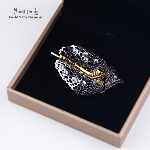 鎏金蚕胸针 商品图0