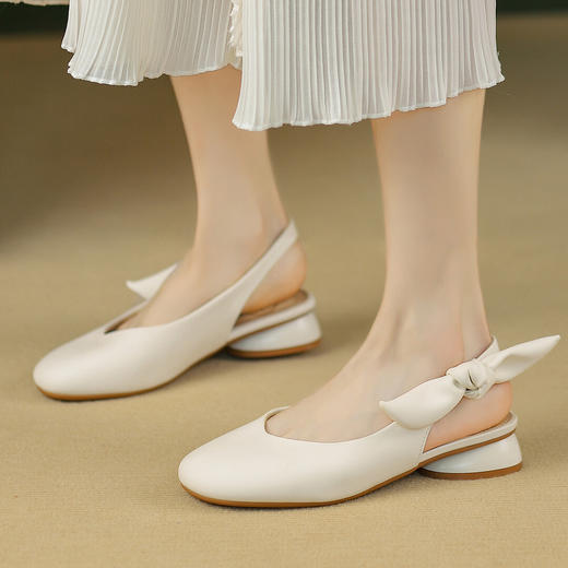 品质好货| Safiya索菲娅2023新款二层牛皮后空百搭蝴蝶结粗跟方头凉鞋SF31115769 商品图2