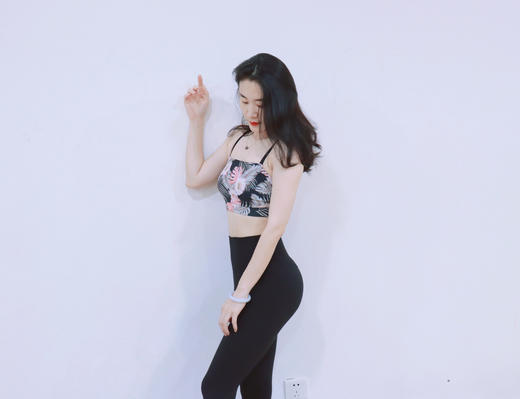 爆款好货 后交叉短背心-墨红叶 商品图0