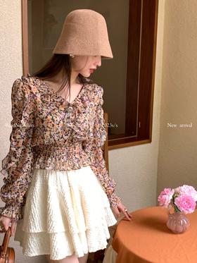 Read Nameless /泰国买的橘碎花上衣+卡其色花盆帽