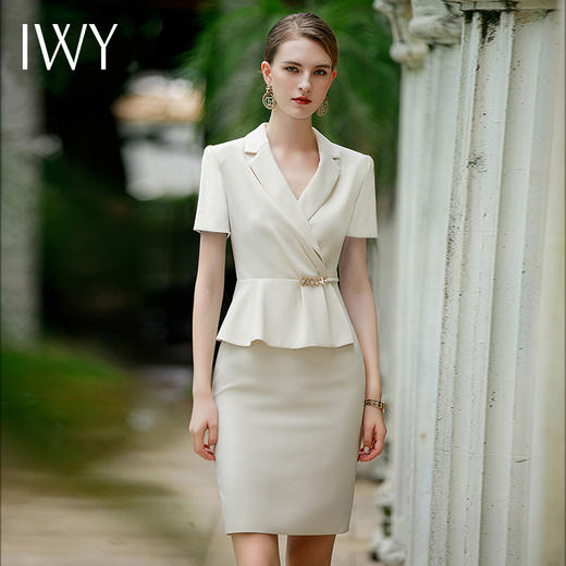 IWY/夏杏色短袖职业连衣裙女假两件薄款透气修身显瘦美容院工作服Q944 商品图0