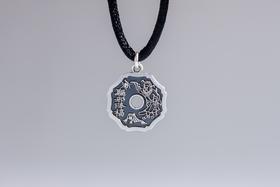 矩德泉坊 纯银手作   驱邪降福背五毒图（1.6厘米版）647