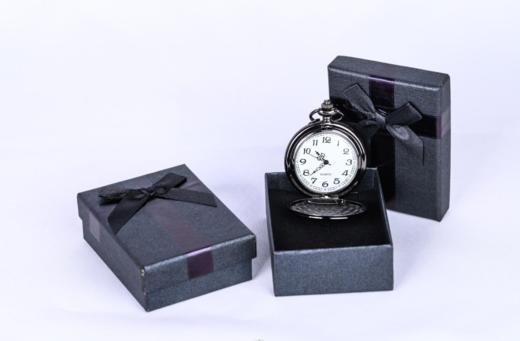 【红军长征粤北纪念馆】 ￥30元抢购怀旧翻盖简约石英怀表（带链条/礼盒） 不可错过的文创手信，传承红色记忆~ 商品图1