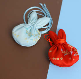  香味配祝“符”，兔年有新意！毒五月，戴个香草袋