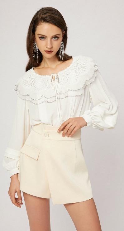 杏色高腰斜搭面不对称哑光缎短裤 商品图0