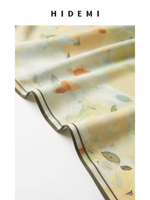 HIDEMI度假系列“夏日捕梦”限定款手绘印花几何三角形双面丝巾 商品图3