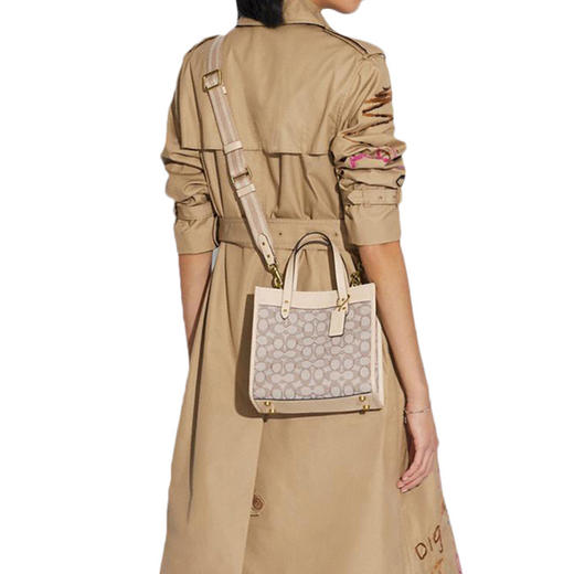 蔻驰COACH经典标志提花FIELD托特包 商品图4