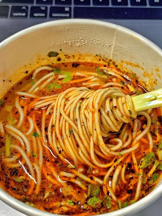 一口到家｜地道兰州拉面 就是这个味儿！安食六和一桶8.3元还包邮到家96g*6桶 商品图1