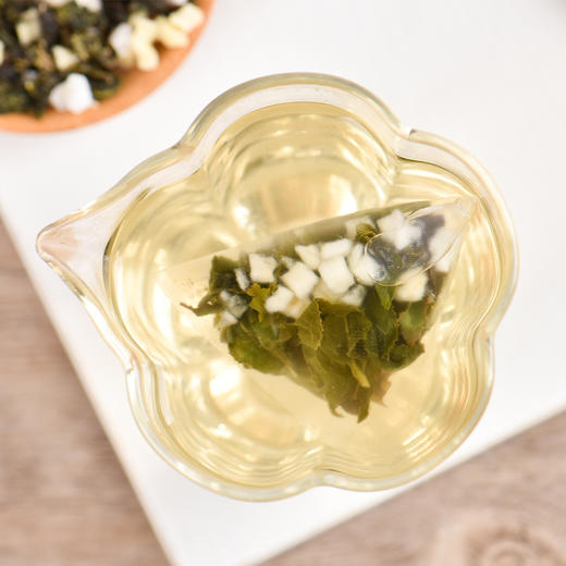 【蜜桃苹果乌龙茶 3g*10袋/盒】蜜桃干+苹果干+乌龙茶3种好料，装满果味茶香 商品图5