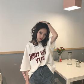 网红夏季潮流韩版，新款女士短袖T恤，时尚百搭，舒适透气，细节精致，展现女性优雅气质！