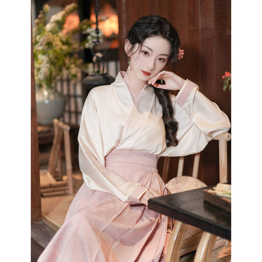 【服装鞋包】提花马面裙改良春夏日常缎面飞机袖宋制套装 商品图2