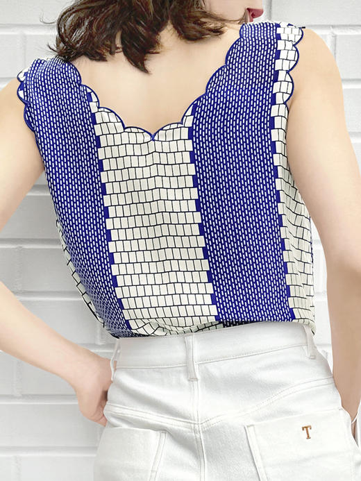 TYNVIE 波浪边车花背心 - 蓝印花 商品图1