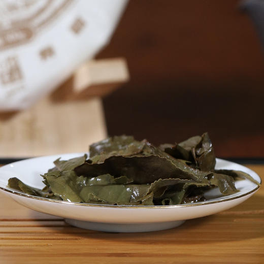 【1971年知青老茶园】大沁白茶 知青系列 2017年福鼎白茶 老寿眉饼茶 礼盒装 300g/盒（京东同款） 商品图3